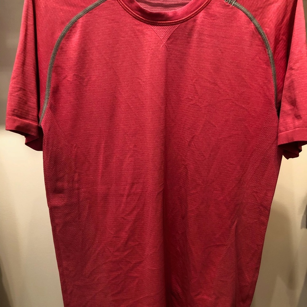 Lululemon men’s vent tech shirt